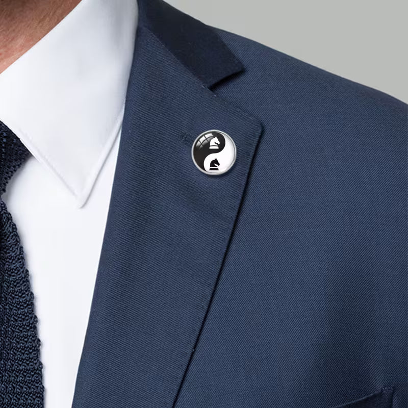 Anstecknadeln mit Schachfiguren-Motiven im Set (3 Stück)