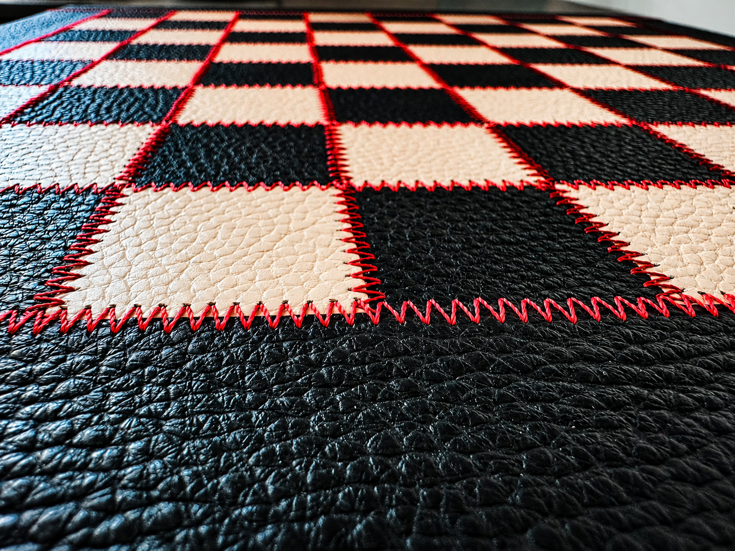 Premium Schachbrett Black Red aus echtem Leder