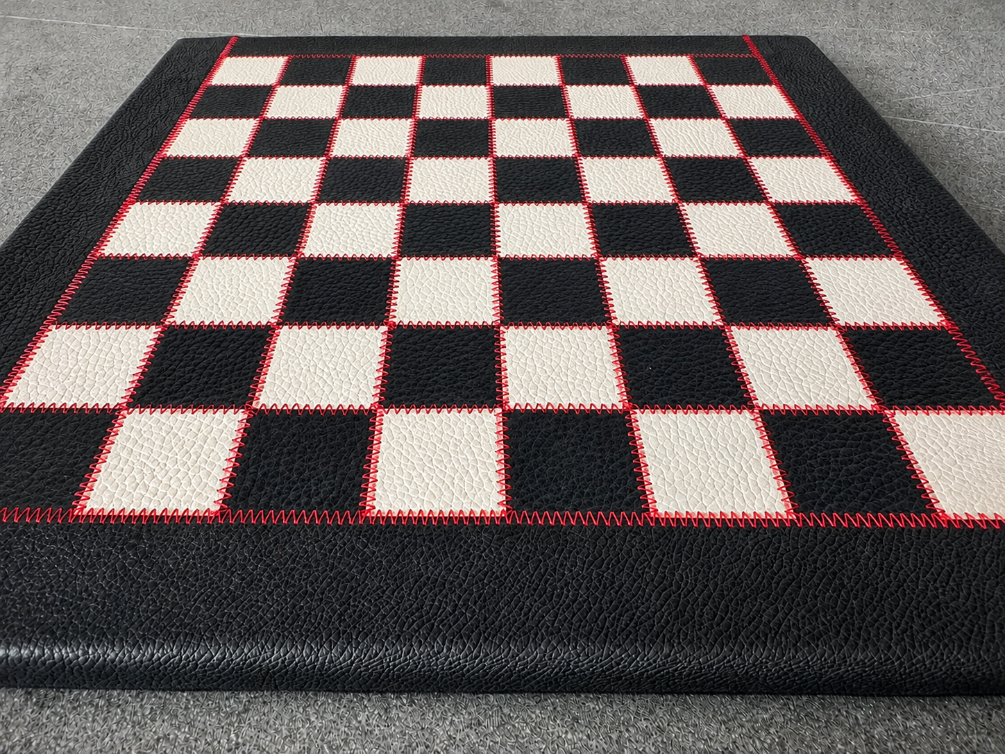 Premium Schachbrett Black Red aus echtem Leder