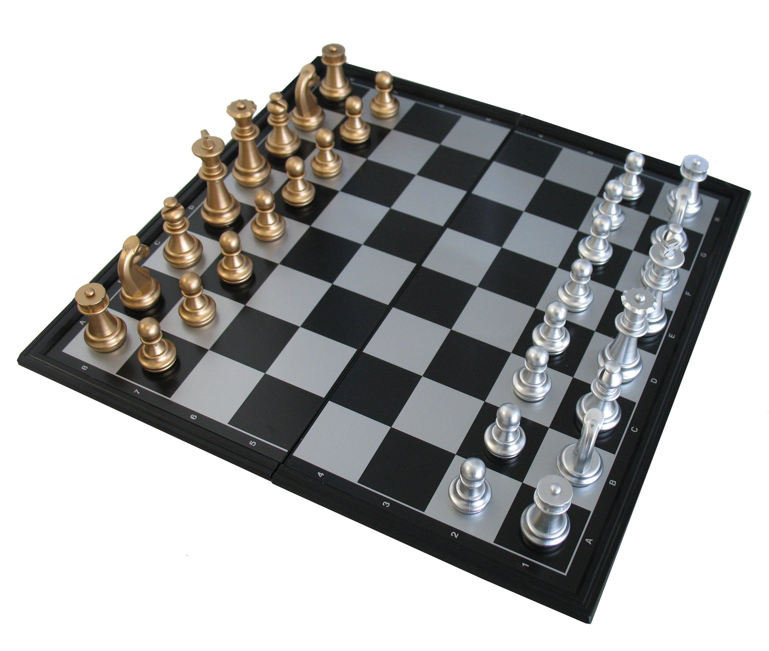 Dies ist ein Bild eines magnetischen Reiseschachs mit Figuren in Gold und Silber
