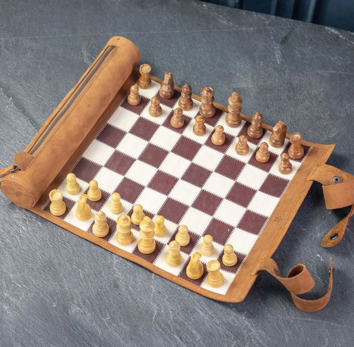 Magnetisches Schach – Rollbares Luxus-Schachspiel aus Echtleder